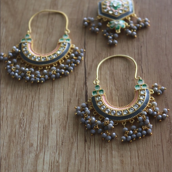 mang tila + earrings - Picture 4 of 7